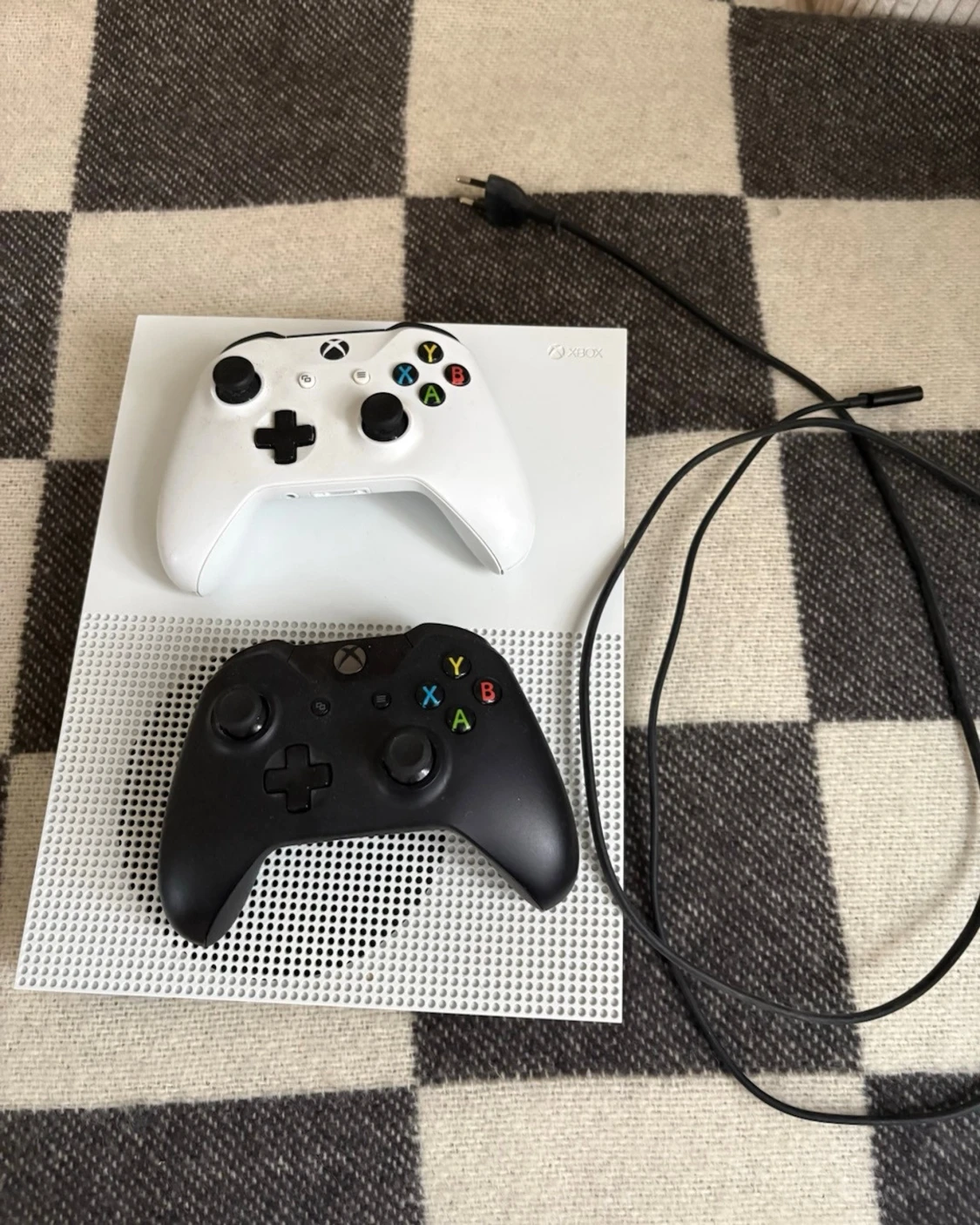 Xbox One med två kontroller
