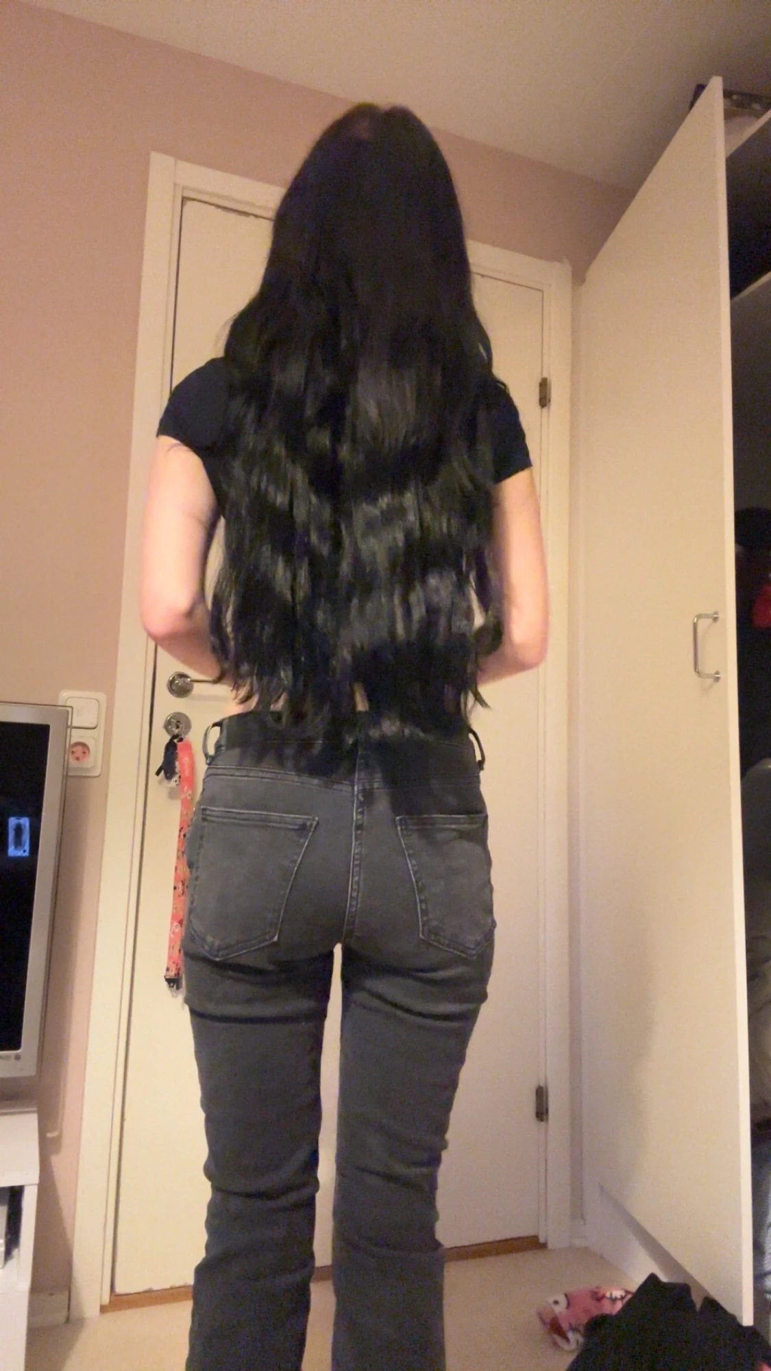 Svarta bootcut jeans från gina tricot - 1