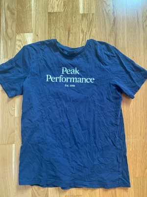 T shirts - Säljer mina gamla t shirts. Bra skick men fortfarande lite använda. Kom med pris!