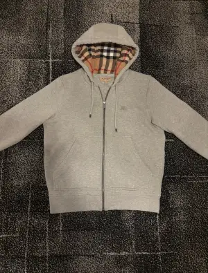 Använd ett par gånger bara, inga defekter eller syn på användning! Hör av er vid intresse.