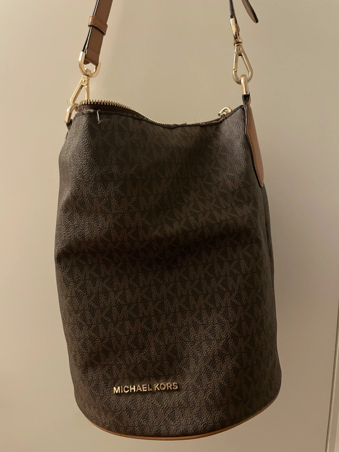 Brun axelväska från Michael Kors - 1