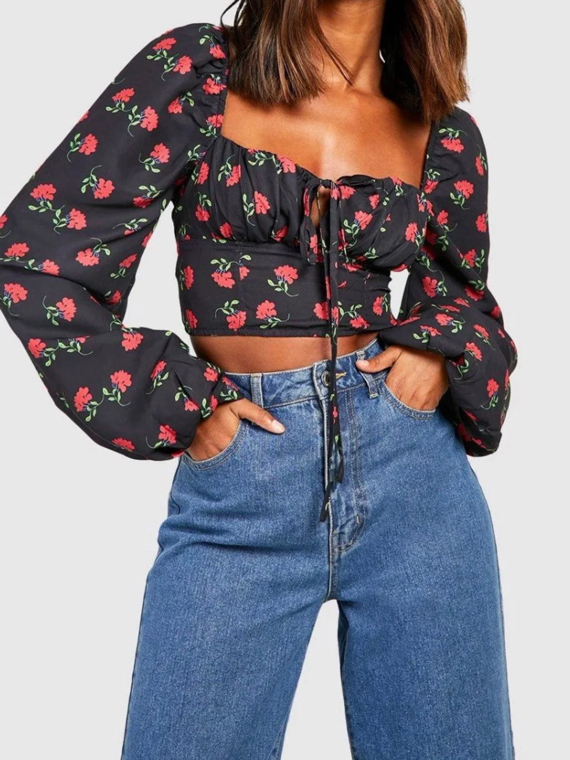 Svart blommig croppad blus med snörning STRL. Petite L - 1