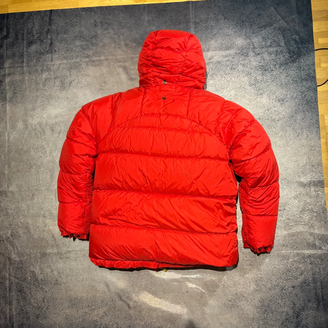 Röd dunjacka från Fjällräven med huva - 2
