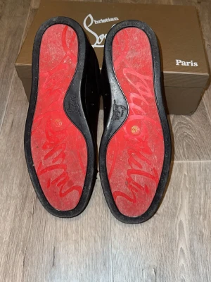 Christian Louboutin - Säljer dessa svarta loubs använd 1 gång. Pris kan diskuteras vid snabbköp!