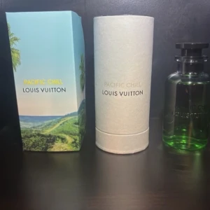 Louis Vuitton Pacific Chill parfym - Hej jag säljer parfymer har jätte många fler om du vill ha en annan typ så är de bara att fråga! Denna är helt ny i paketet.