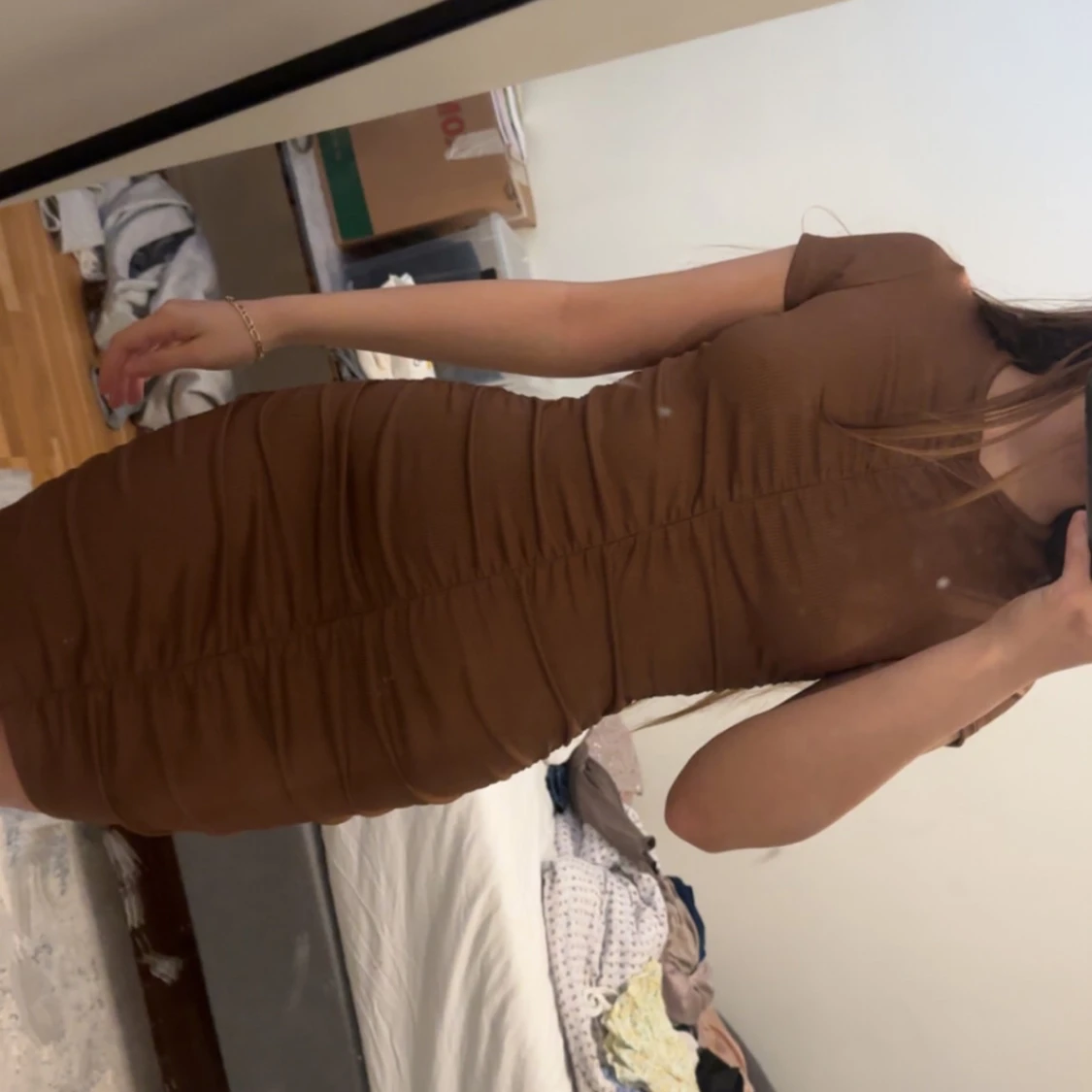 Brun tight kortklänning