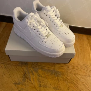 Nike Air Force 1 - Nike air force 1 skor som är jättefina, stiliga och passar på alla klädstil.