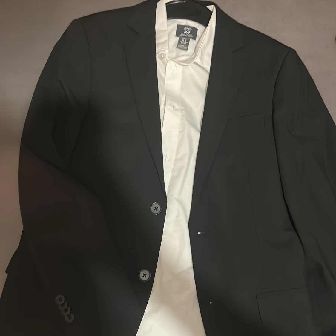 Svart kostym från H&M med vit skjorta - 1