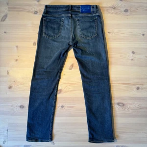 Jacob Cohën jeans 622 C - Tjenare! Säljer att par Jacob Cohën jeans i modellen 622 C. Jeansen är i mycket bra skick och är i Size 33. Hör av er om ni vill ha fler bilder! Hör också gärna av er vid frågor och funderingar och pris går att diskuteras vid smidig affär! 
