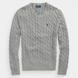 Stickad polo tröja - Super snygg stickad polo tröja, storlek XL men skulle säga att den är mindre i storlek. (Säljer åt min brorsa)