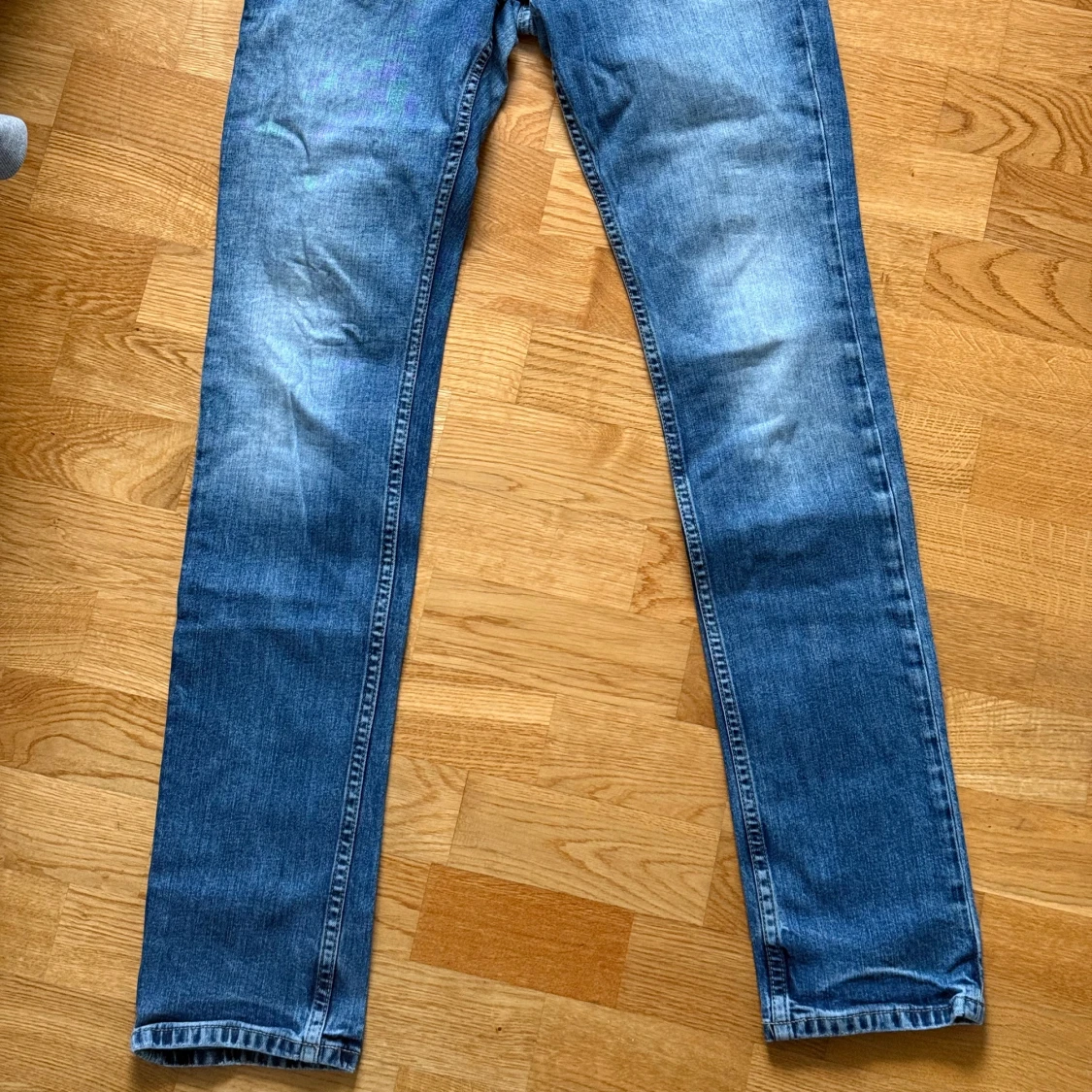 Blå jeans med smal passform - 1
