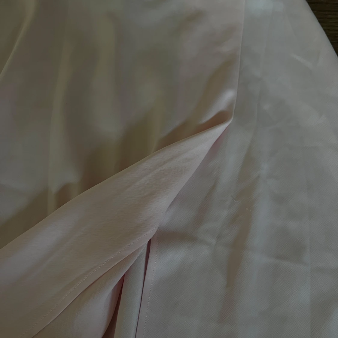 Ljusrosa långkjol i satin - 2