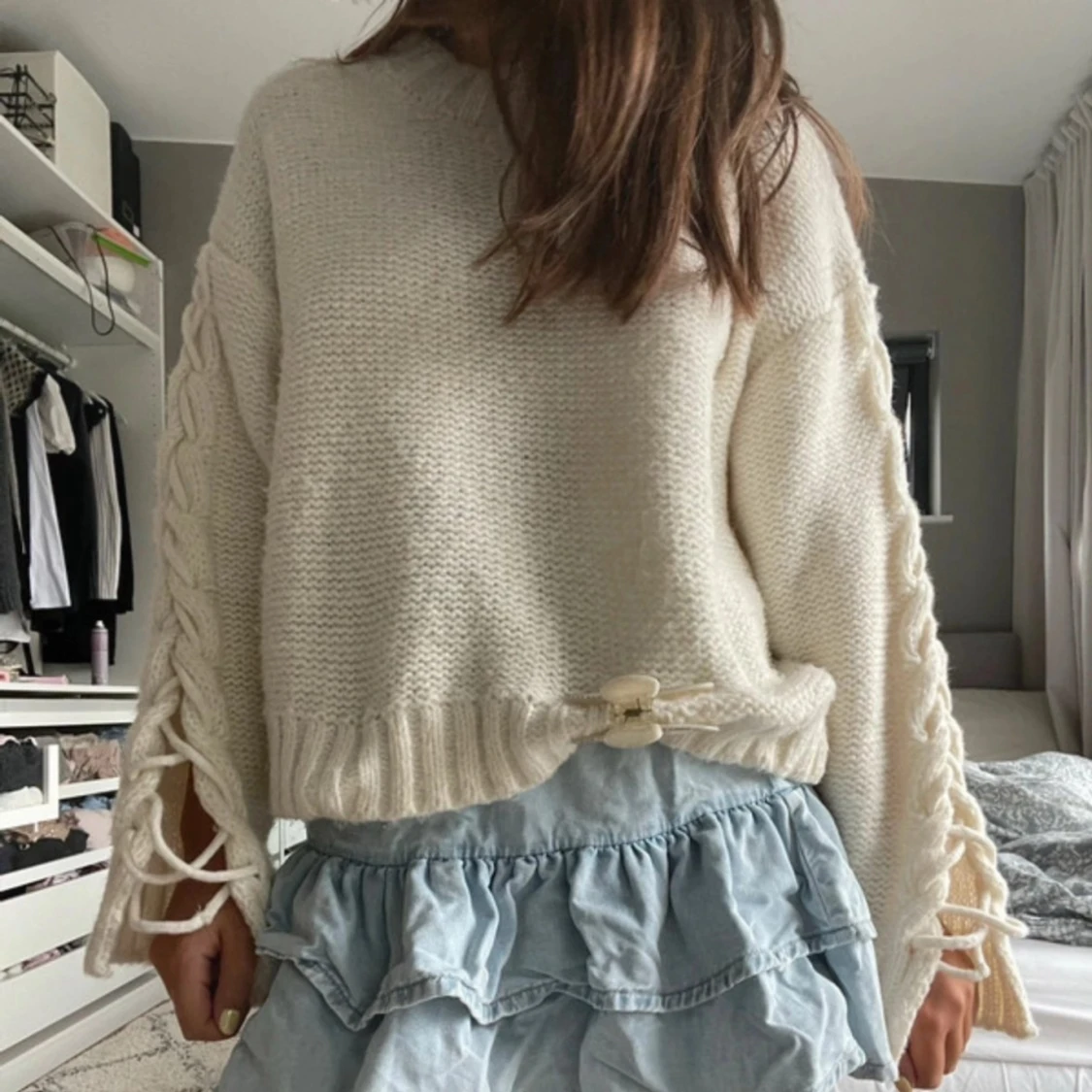 Vit stickad tröja hm snörning - 92