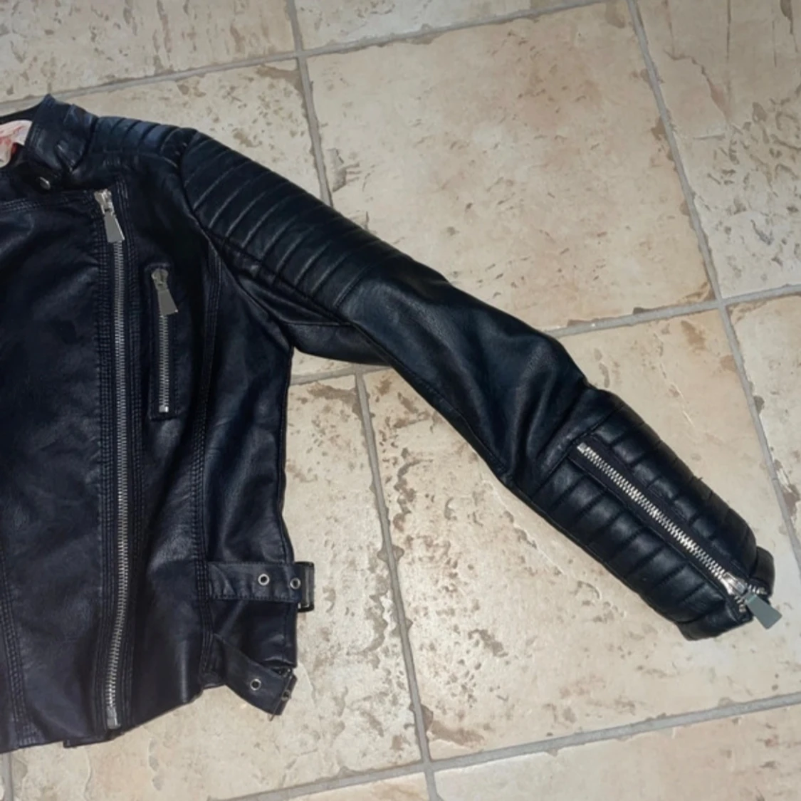 Svart biker skinnjacka med dragkedjor - 1