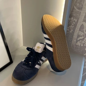 Adidas Gazelle  - Fina Adidas Gazelle sneakers i bra skick! 