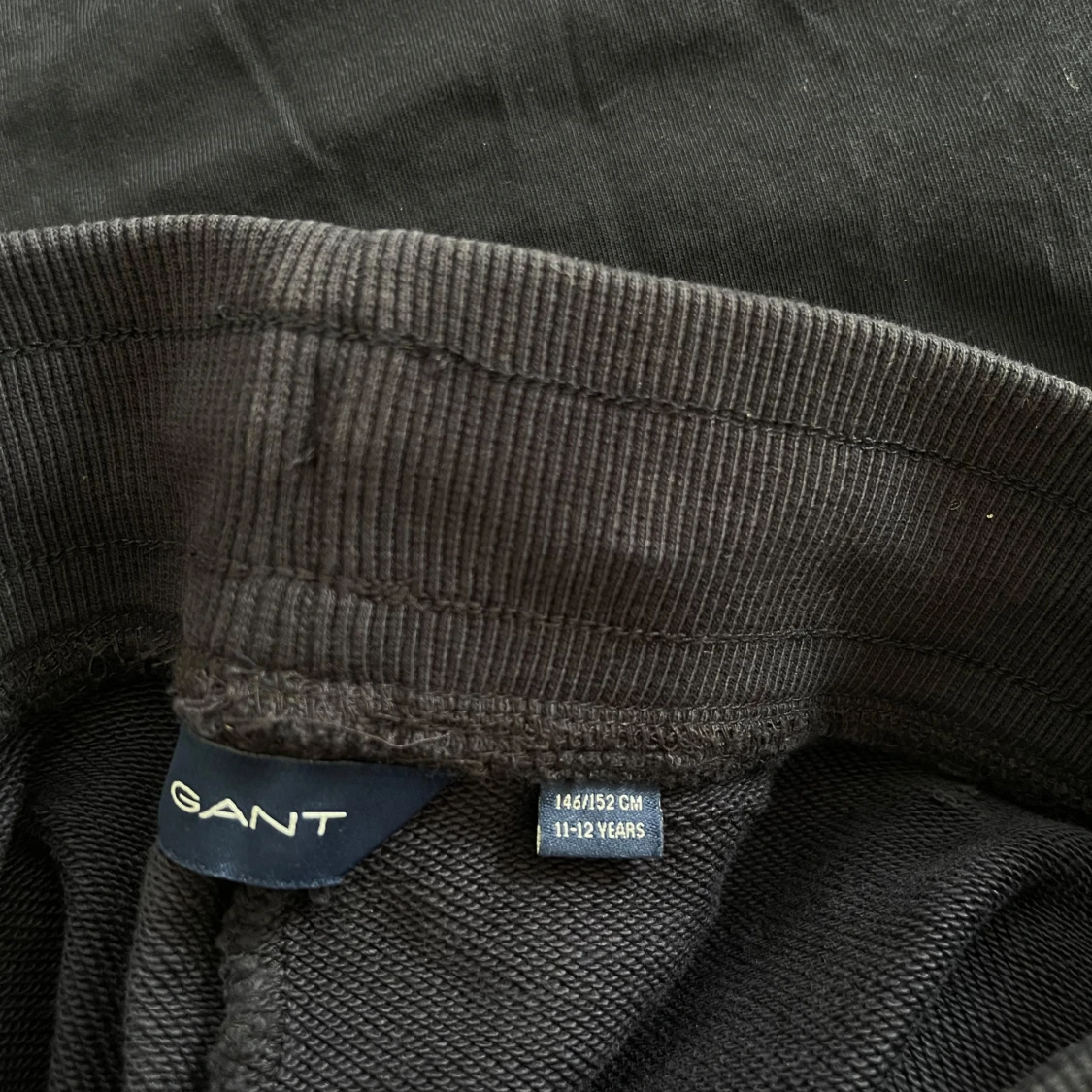 Mörkblå GANT t-shirt med mjukis byxor - 2