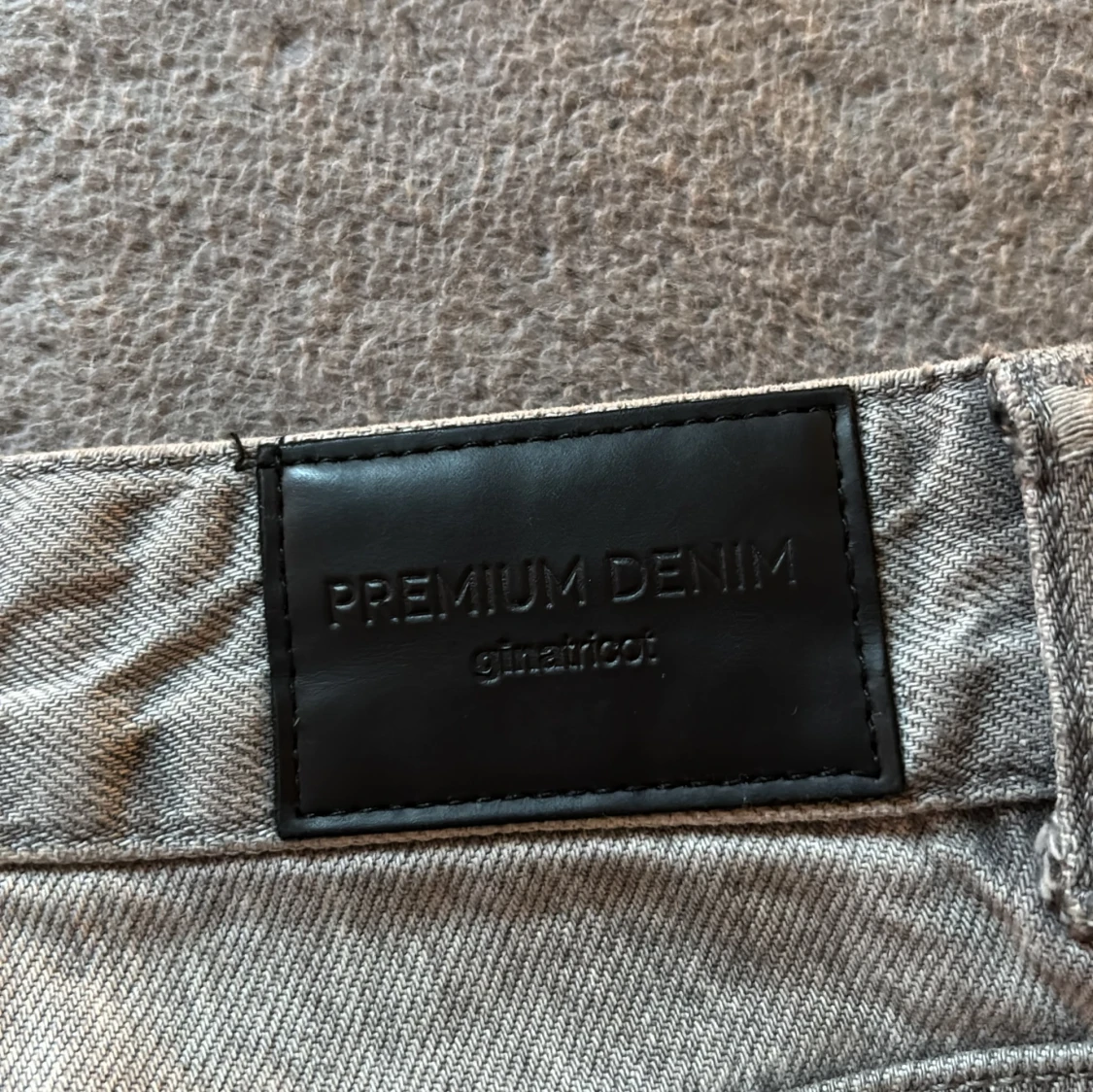 Gråa wide jeans från Gina Tricot - 4