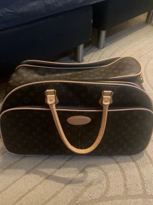 monogram resväska - Snyggaste resväskan i nyskick. Använd gärna köp nu❤️