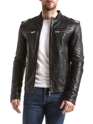 Blue Wellford Brisbane läderjacka – XL – som ny - Säljer en Blue Wellford Brisbane läderjacka i storlek XL. Jackan är endast testad inomhus, aldrig använd utomhus. Modell: Brisbane Storlek: XL Färg: Svart Material: 100 % äkta fårskinn (sheep leather) Foder: Polyester Stilren biker-inspirerad läderjacka med quiltade sidopaneler, dragkedjor vid fickor och ärmslut. Mjukt och följsamt läder i mycket bra kvalitet. Skick: Som ny Nypris: ca 4 500 kr (nu ca 1 700 kr i butik) Säljs pga fel storlek. Kan skickas. Hör av dig vid frågor.