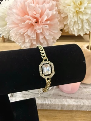 Guld Kristall Armband  - Helt ny aldrig använd. Rostfritt stål. Justerbar.