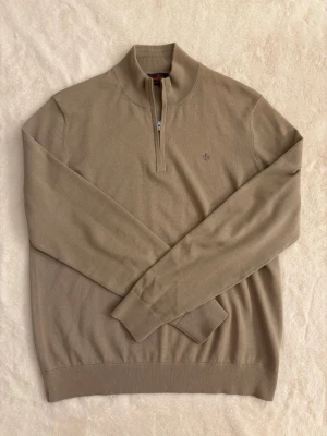 Beige halvzip-tröja från Morris - Säljer en stilig half-zip från Morris i storlek L. Använt ett fåtal gånger endast! 
