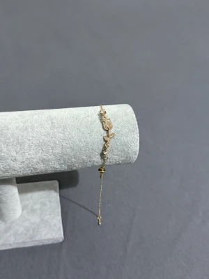 Guld Armband - Helt ny aldrig använd. Rostfritt stål. Justerbar.