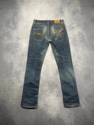 Nudie Jeans ”GRIM TIM”  - Skick: Bra, finns ett hål i bakfickan men det bidrar till deras ”worn in” look. | Ingår: endast jeansen. | Nypris: +- 2000 SEK.