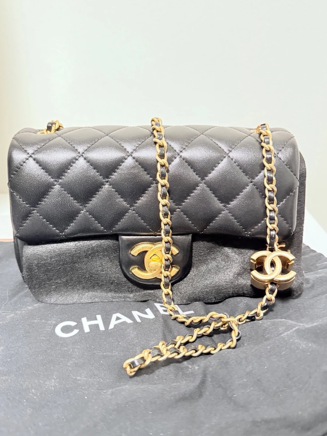 Svart quiltad axelväska i skinn - 6