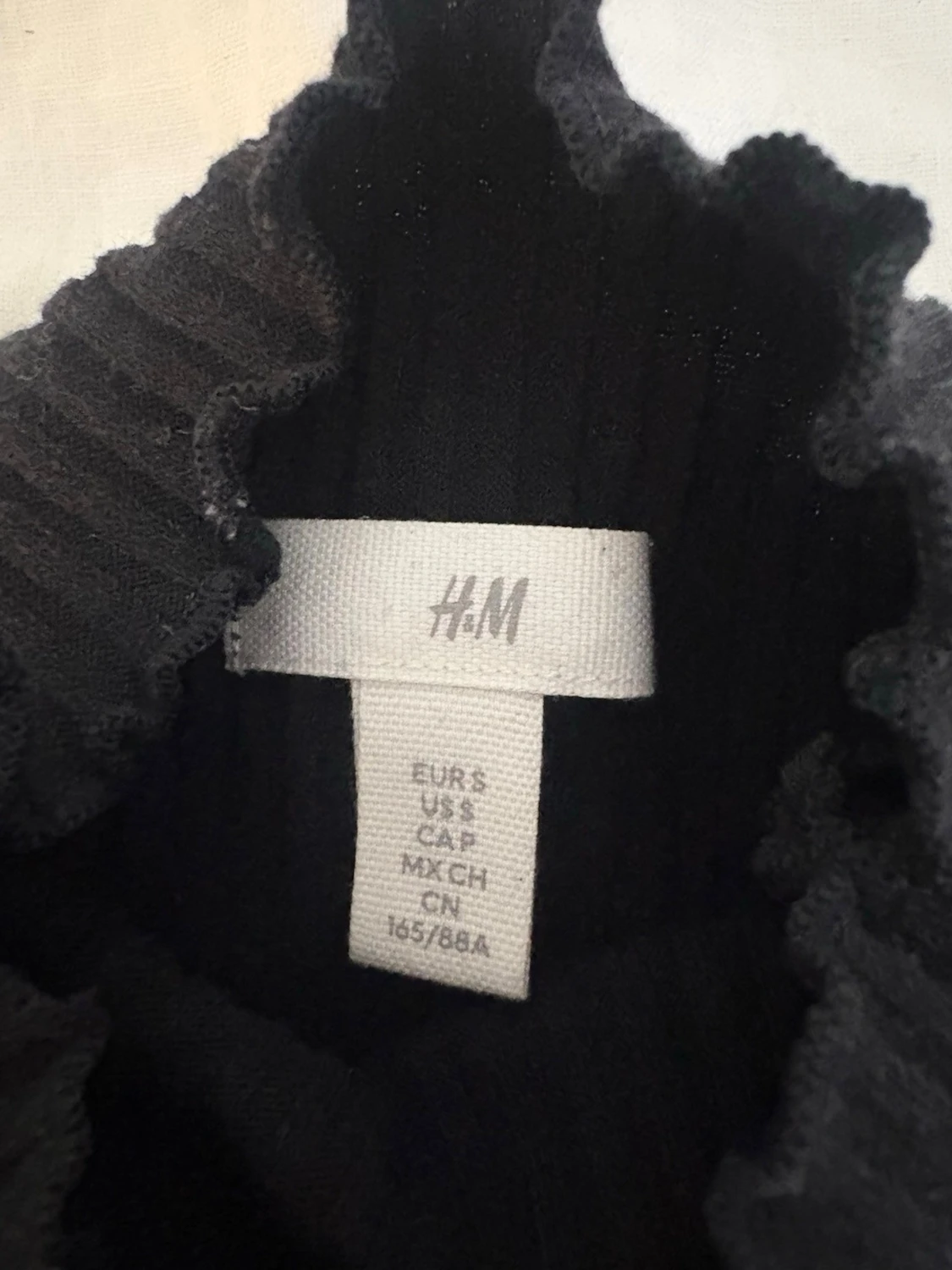 Svart ribbad polotopp från H&M - 1
