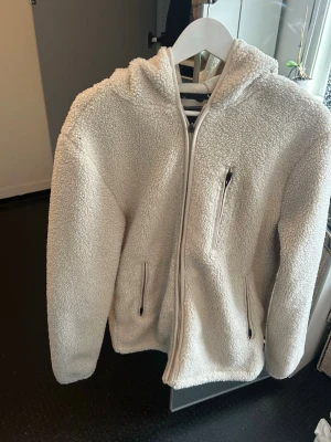 Threadbare Outdoors - Helt ny, oanvänd. Storlek S. Slutsåld på Zalando 