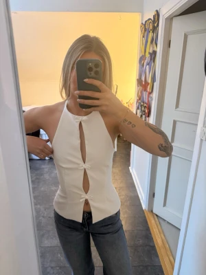 Zara topp - Topp från Zara som endast är provad, säljes då den inte riktigt passar på mig💞