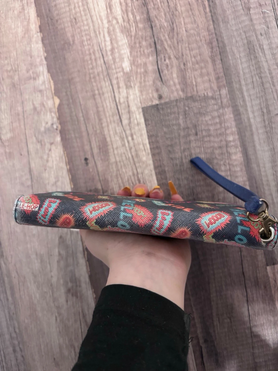 Mönstrad plånbok med pop art-tryck - 1