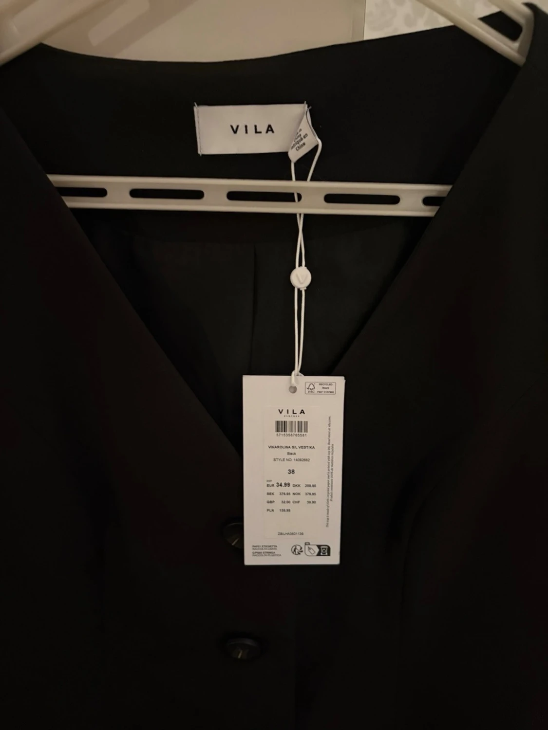 Svart väst med knappar från VILA - 1