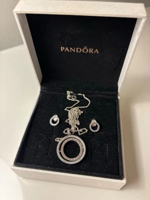 Pandora smyckesset - Matchande långt halsband och örhängen💗
