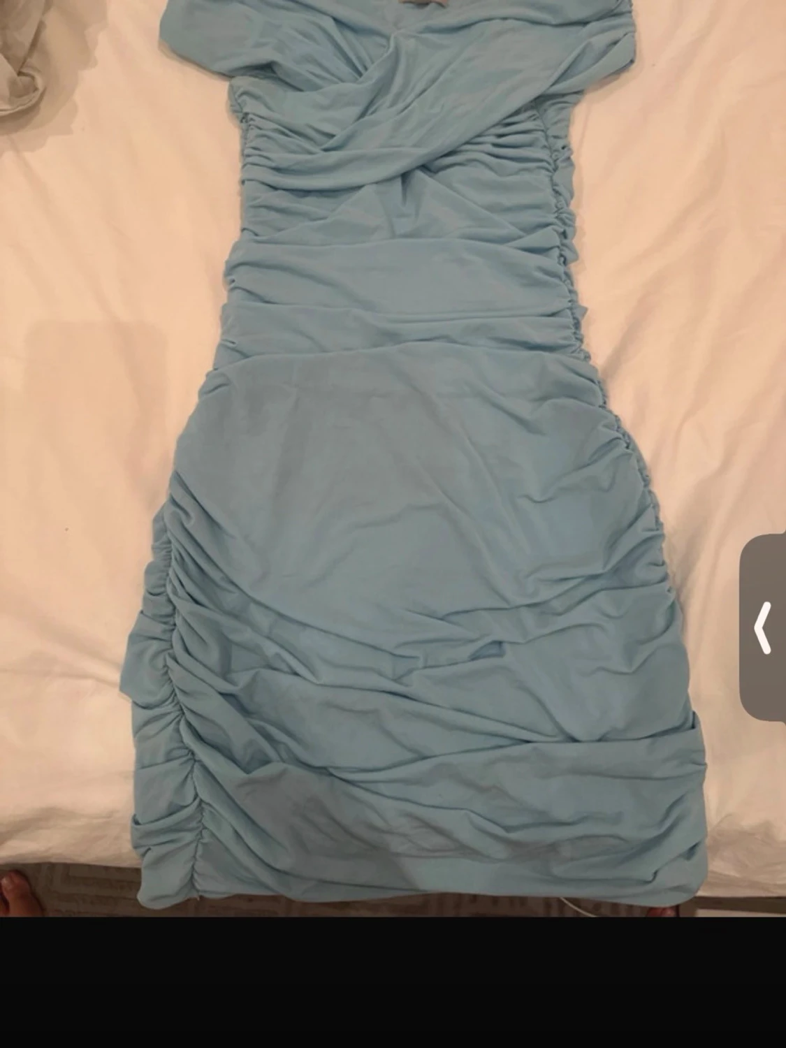 Ljusblå offshoulder kortklänning