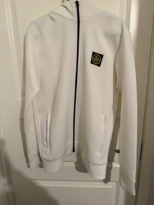 Stone Island  - Stone Island luvkofta passar perfekt till vardagen e