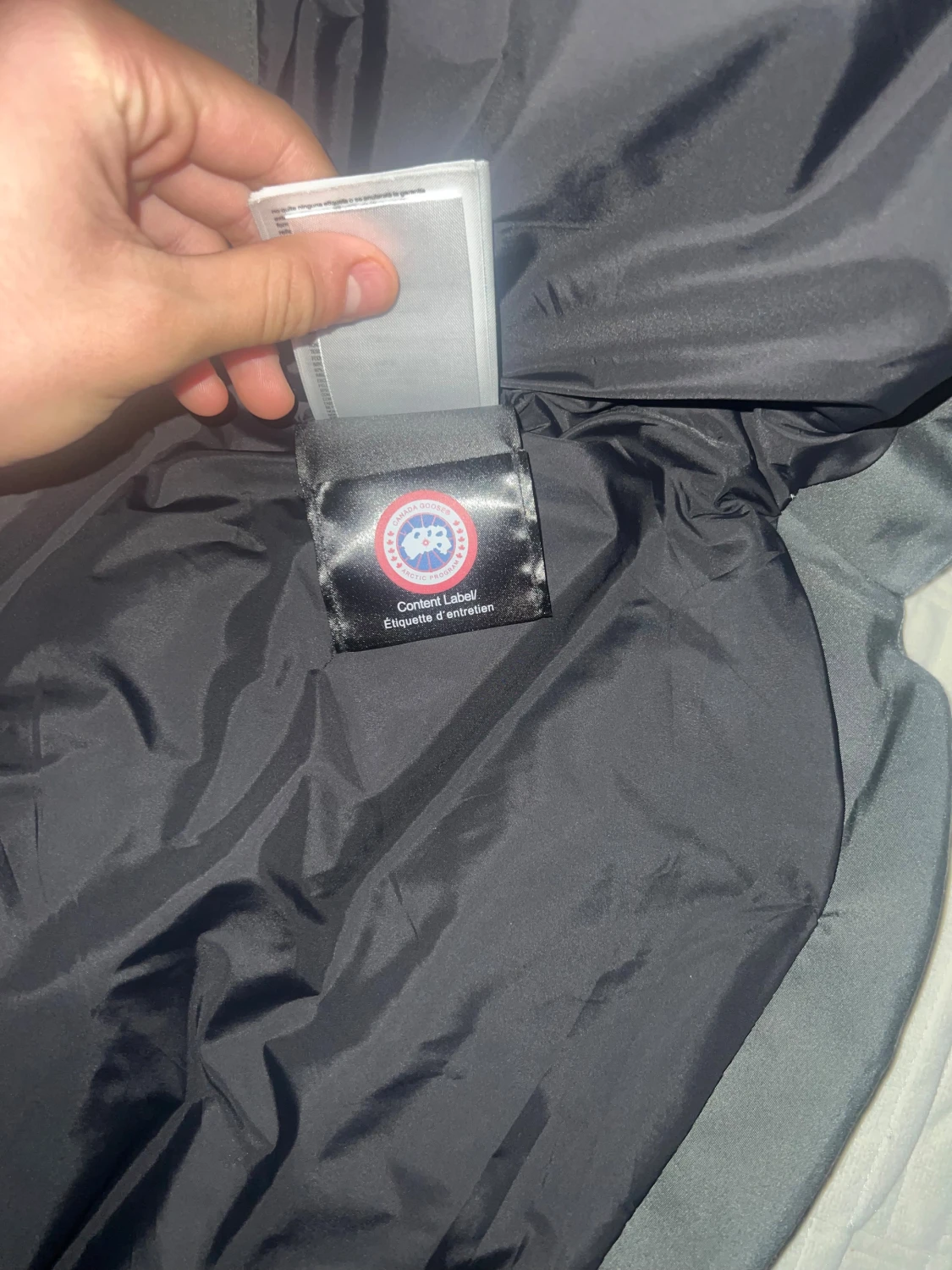 Grå pufferjacka från Canada Goose med scan och är jätte varm passar storlek M men även L  - 3