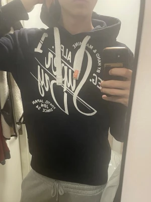 Superdry hoodie  - As snygg och skön hoodie i märket superdry! Storlek L as bra skick! 