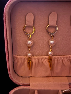 Örhängen - Egengjorda  Rostfritt stål