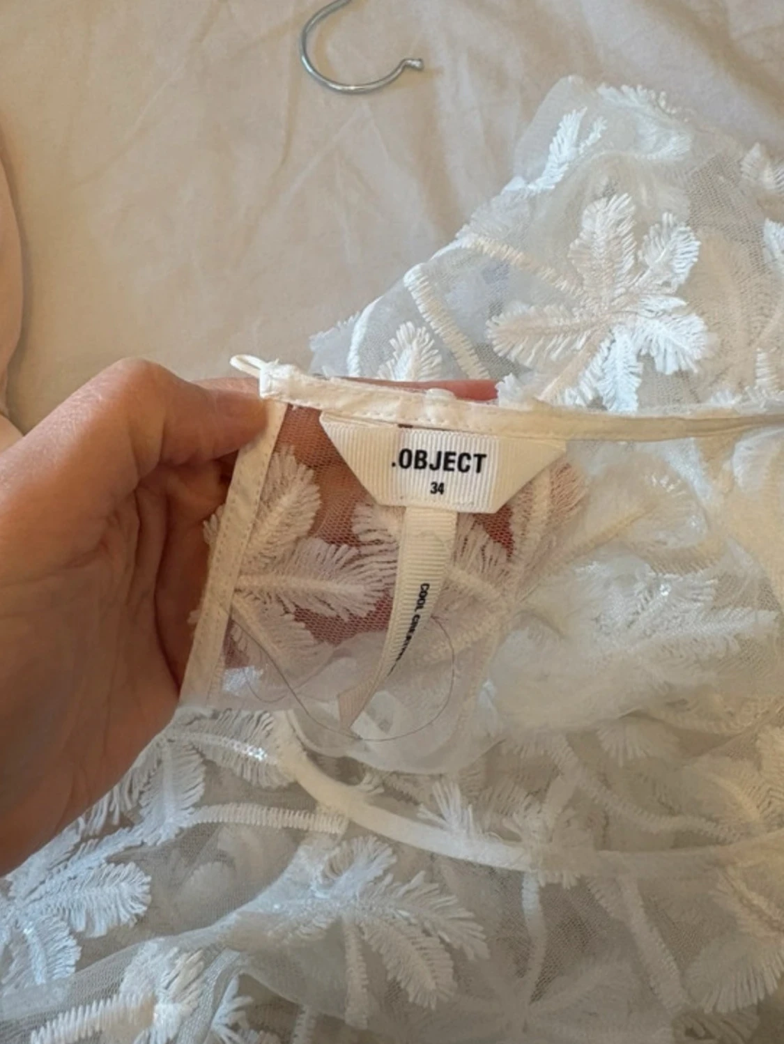 Vit blommig meshblus från Object - 3