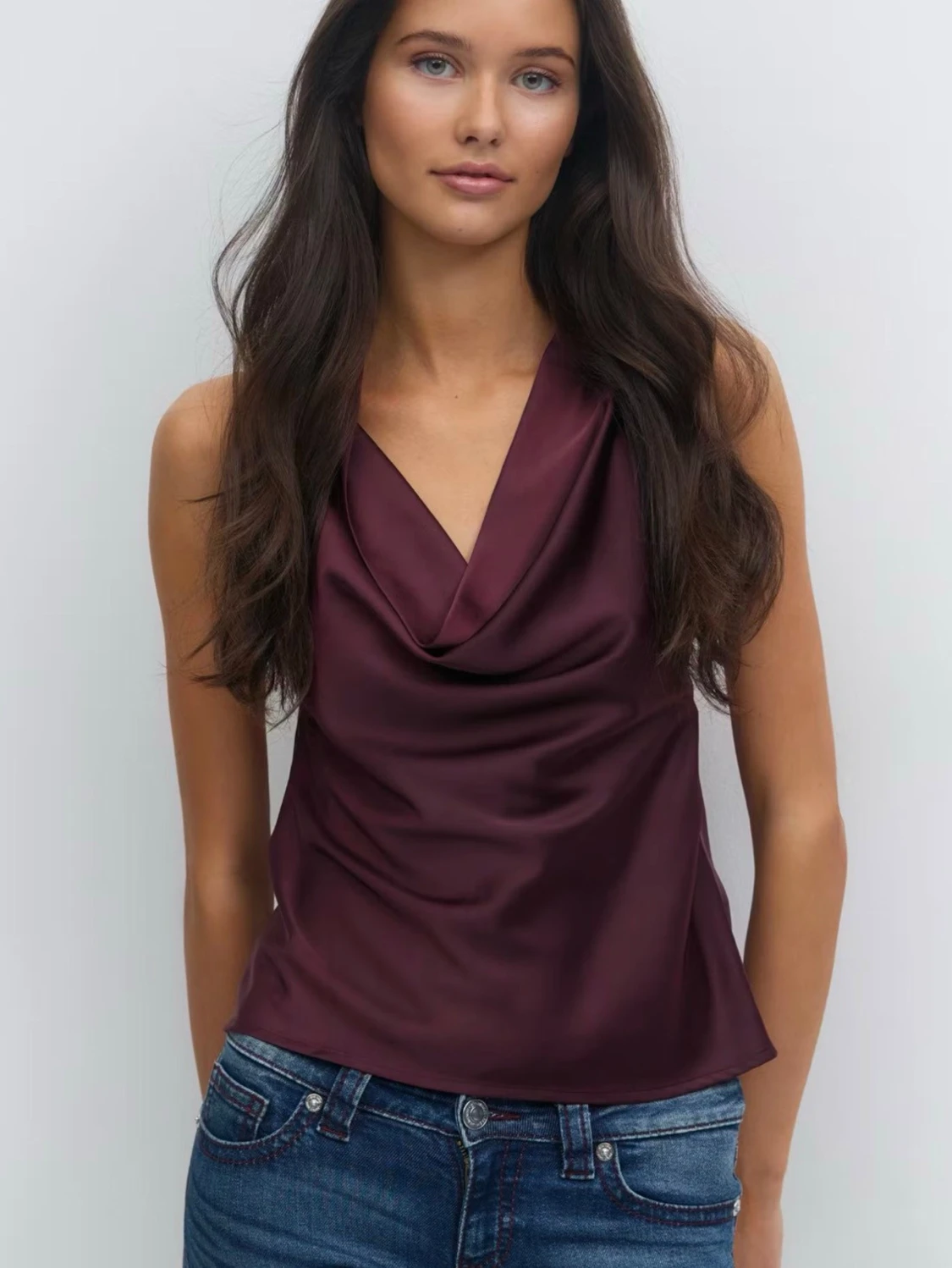 Vinröd satin linnetopp