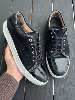 Lanvins - Säljer dessa sjukt feta lanvins! Nypris 5000kr! Skick 6/10. Size uk10 /44! Hör av dig vid frågor😀🤝