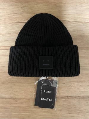 Acne mössa - Populär mössa. Skickar snabbt🙂Priset är fast!