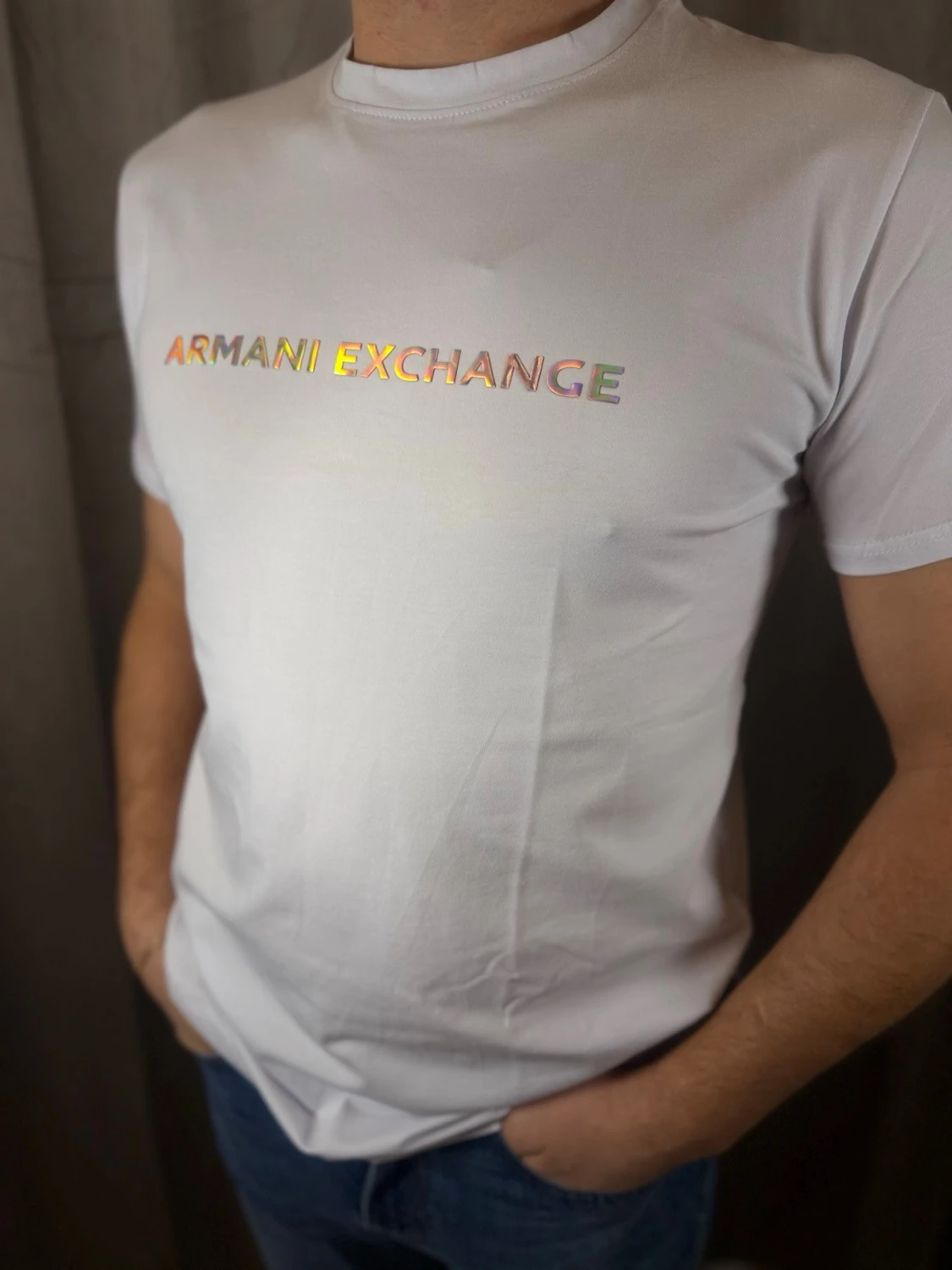 Vit t-shirt från Armani Exchange