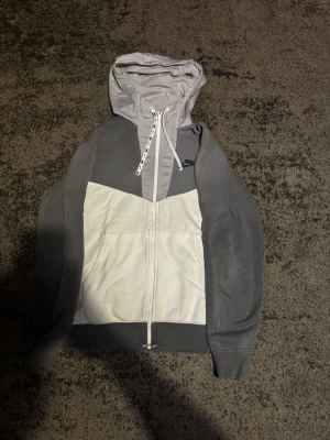 Nike kofta - En Nike kofta i storlek S