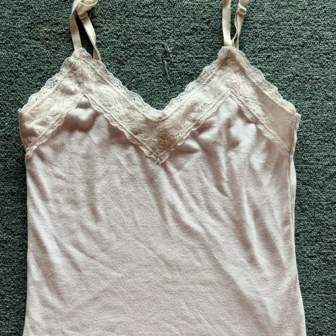 Vit linnetopp med spets från Freequent - 1