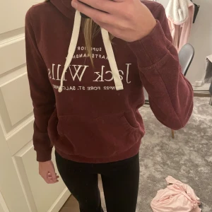 Vinröd hoodie från Jack Wills - vinröd hoodie från Jack Wills 