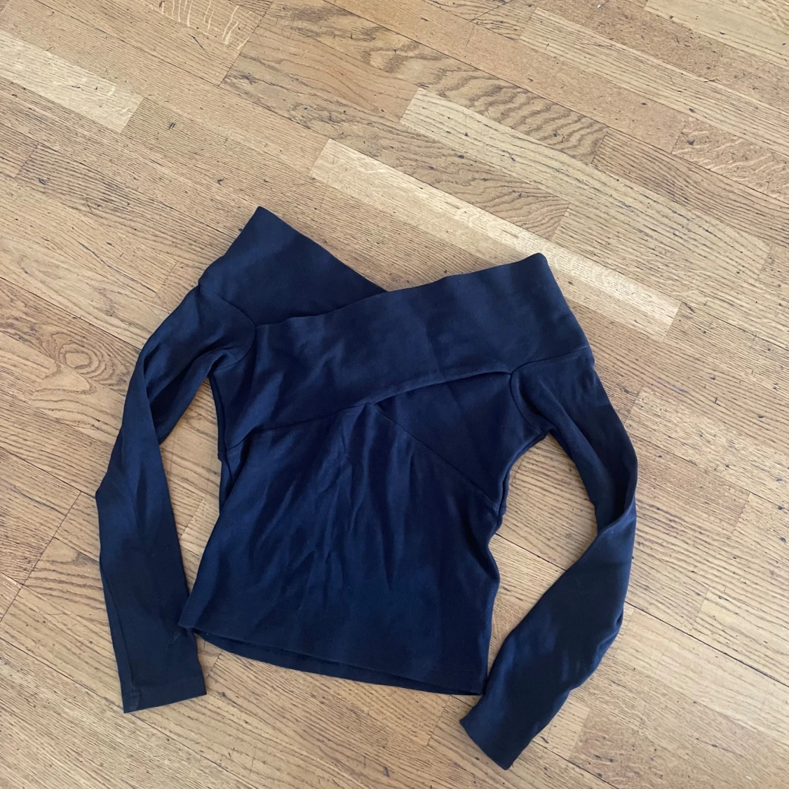 Svart offshoulder topp från Bik Bok - 1