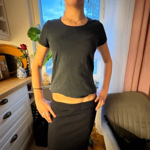 Svart stilren T-shirt! - En svart enkel och stilren T-shirt 🥰😻