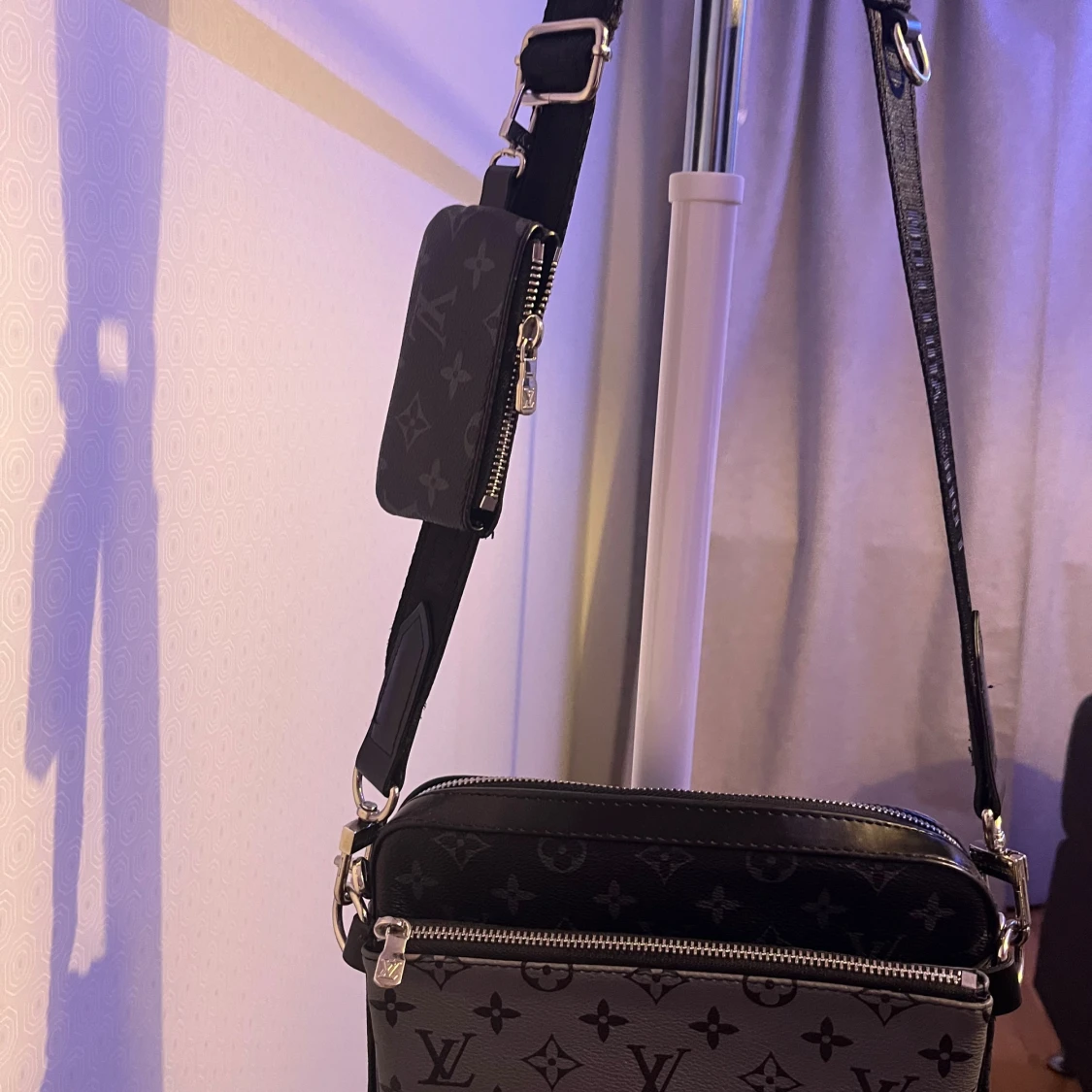 svart axelväska - 1